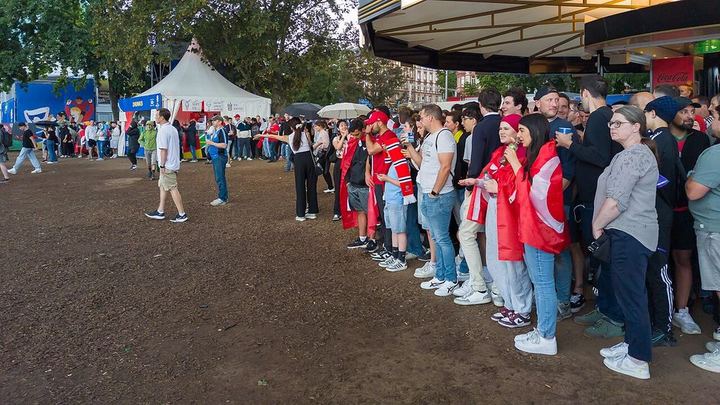 沙特双雄争抢拉菲尼亚，8000万欧转会费加四倍薪资｜球速体育官网（封面配图）